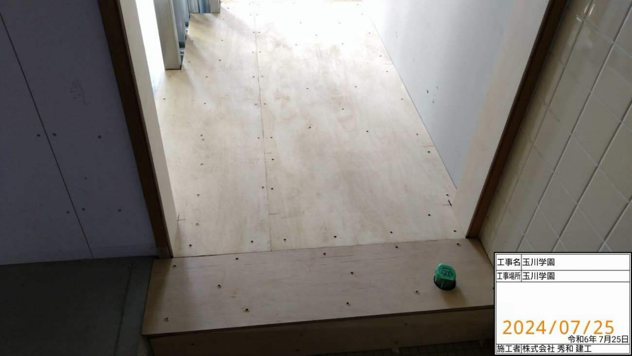 大学施設　置床工事　乾式二重床（東京都町田市）