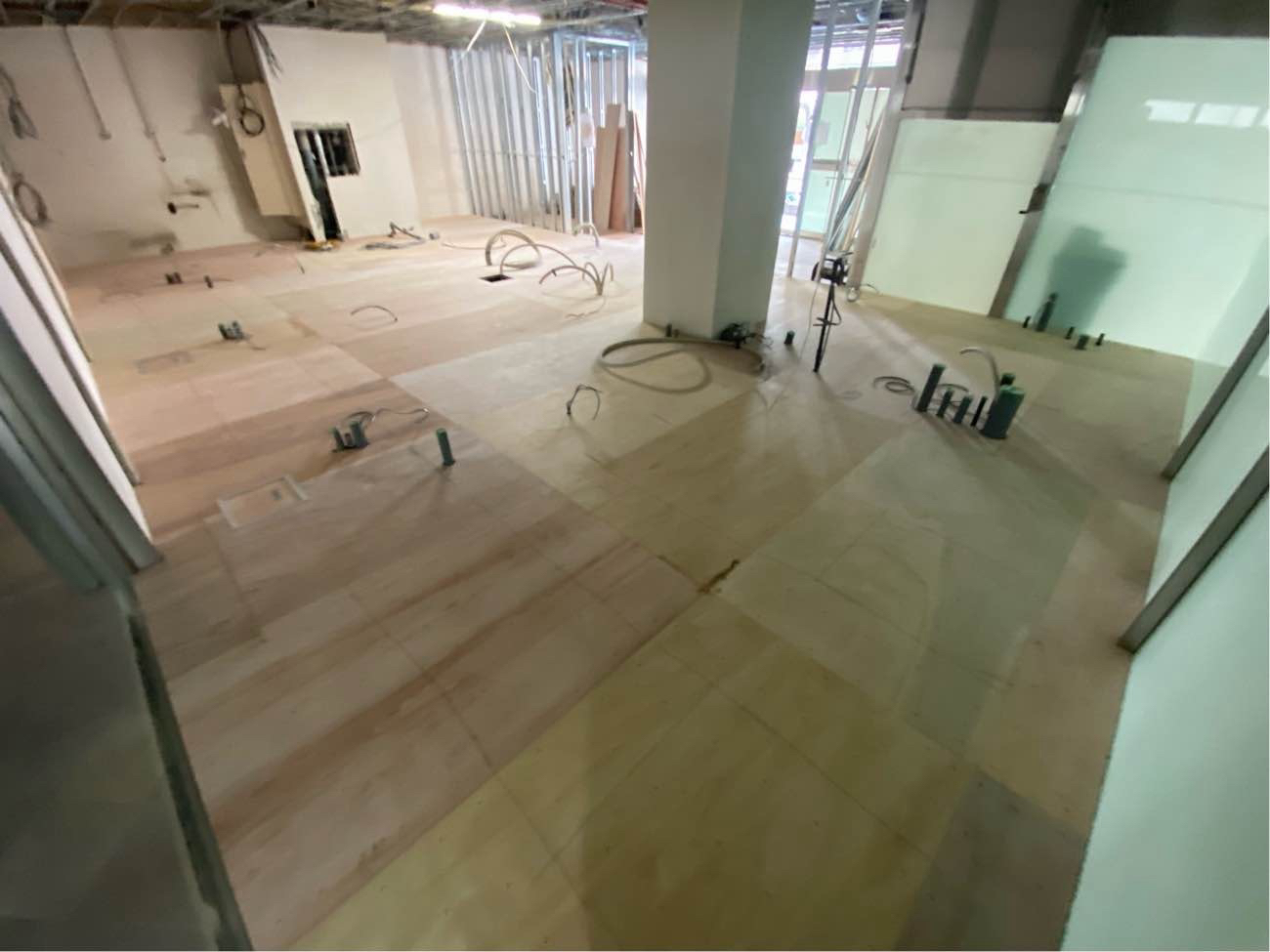 歯科医院　新築　置床工事　乾式二重床（千葉市花見区）