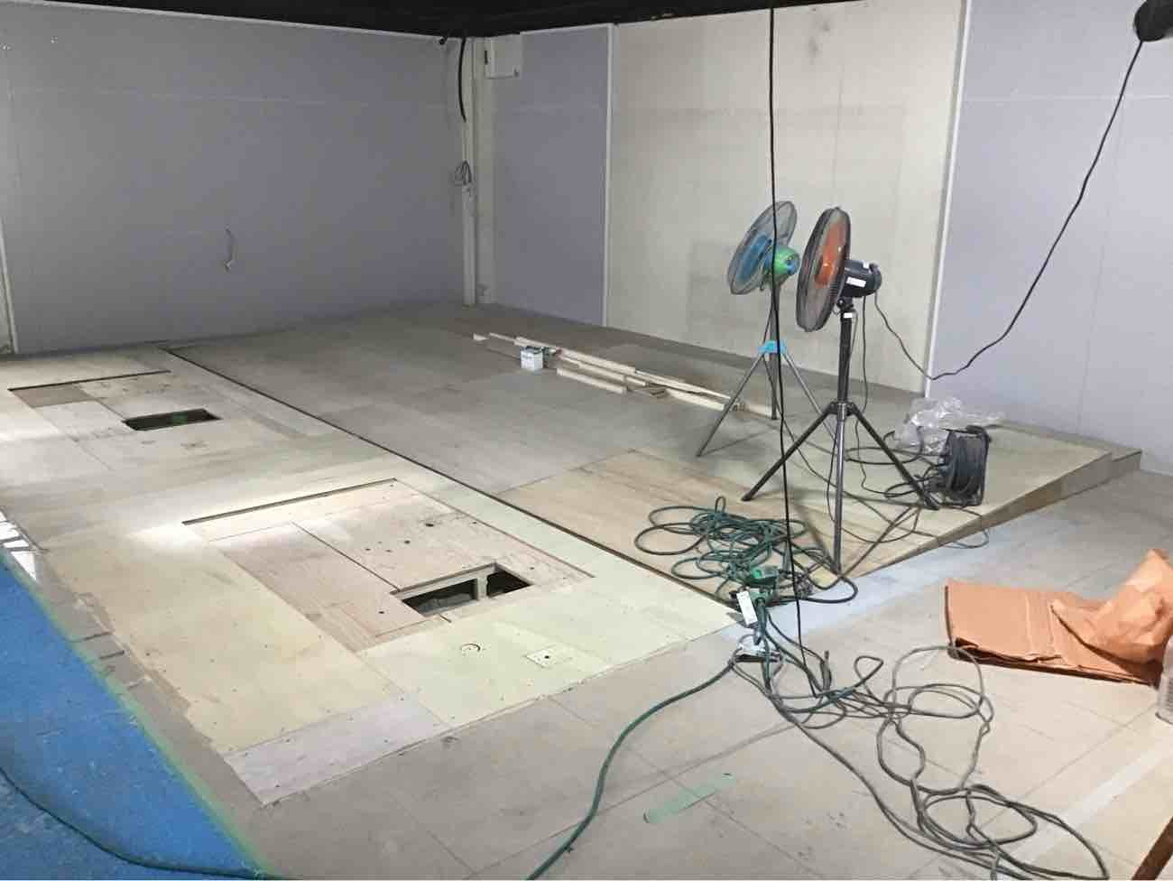 シュミレーションゴルフ店舗　置床工事　乾式二重床（神奈川県府中市）