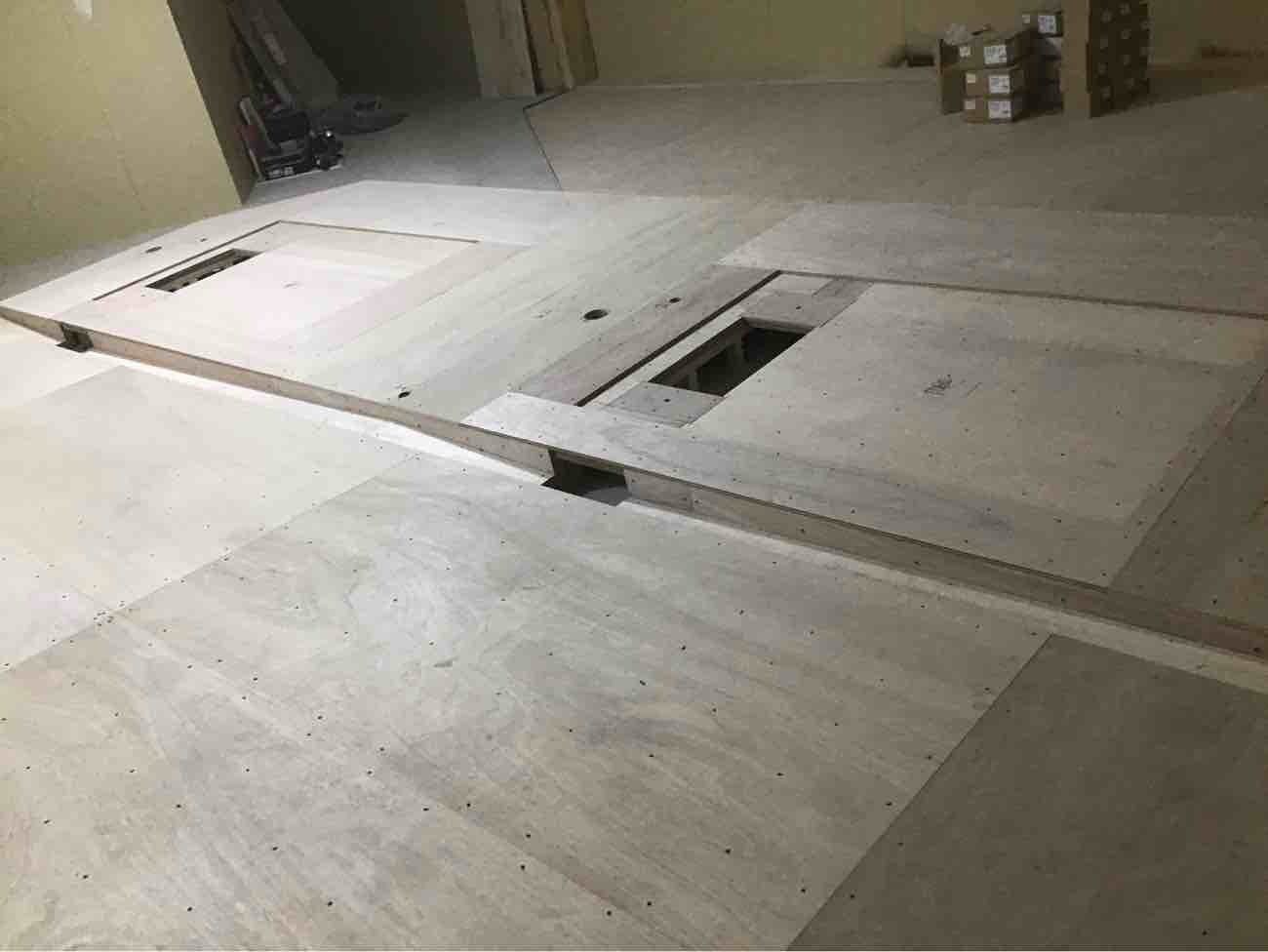 シュミレーションゴルフ店舗　細工置床工事　乾式二重床（大阪府大阪市）