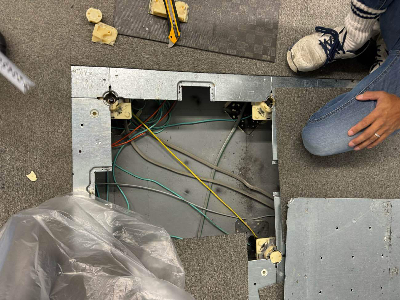 店舗　OAフロア工事　モザイクフロア（東京都江戸川区）