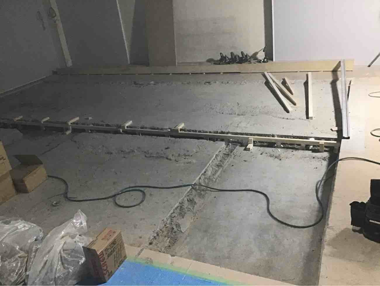 シュミレーションゴルフ店舗　置床工事　乾式二重床（神奈川県府中市）