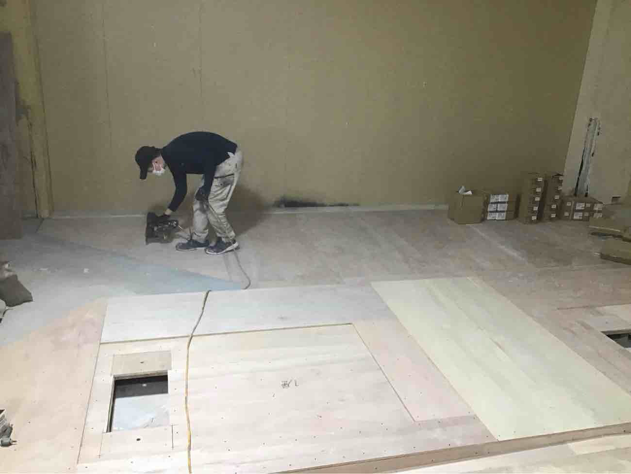 シュミレーションゴルフ店舗　細工置床工事　乾式二重床（大阪府大阪市）