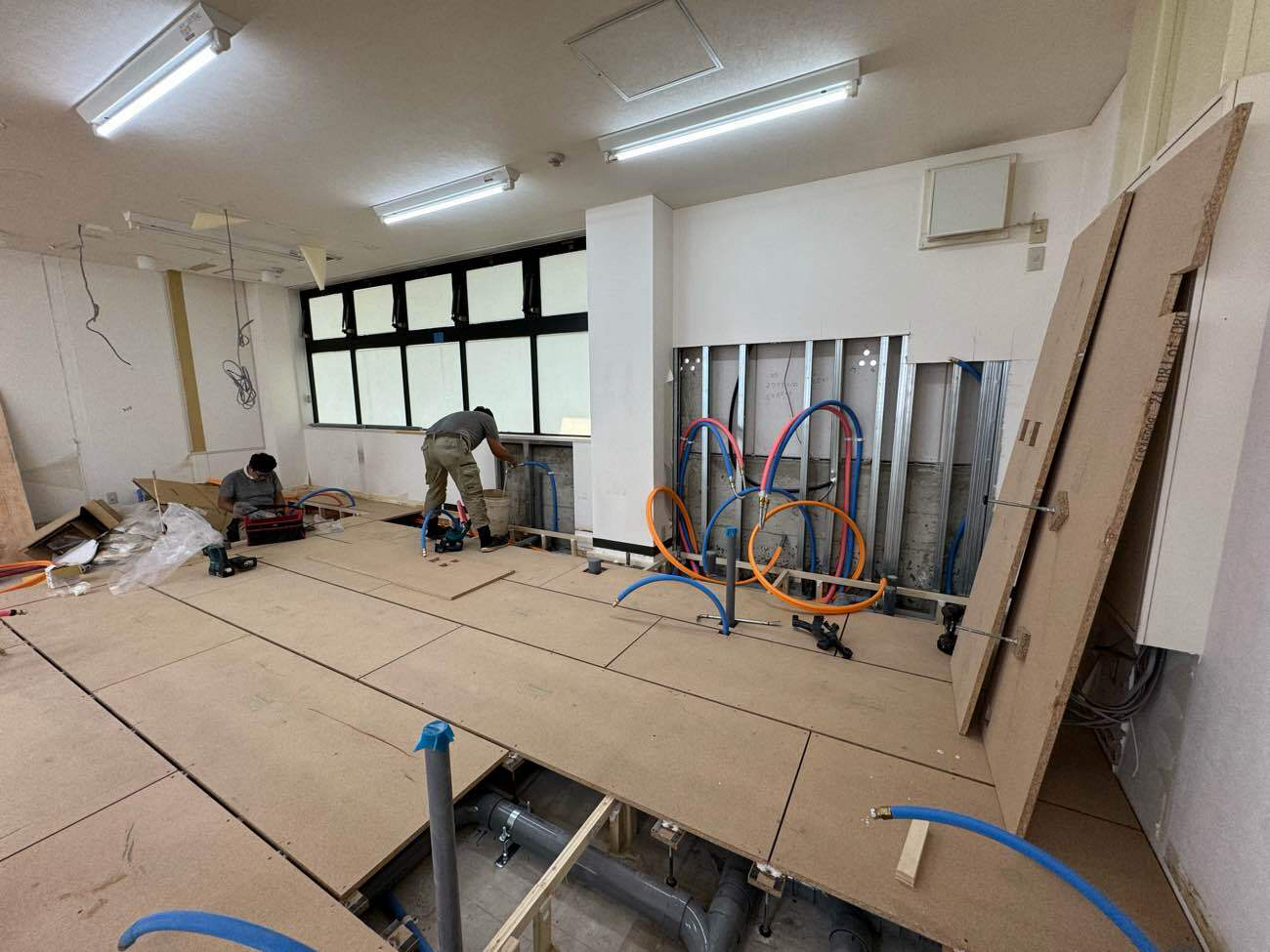 店舗　置床工事　乾式二重床（埼玉県所沢市）