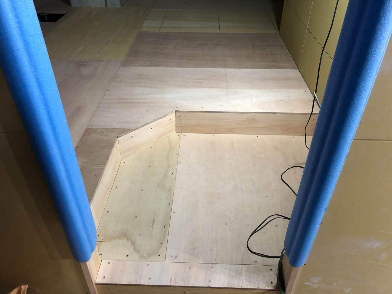 店舗　置床工事　乾式二重床（東京都世田谷区）