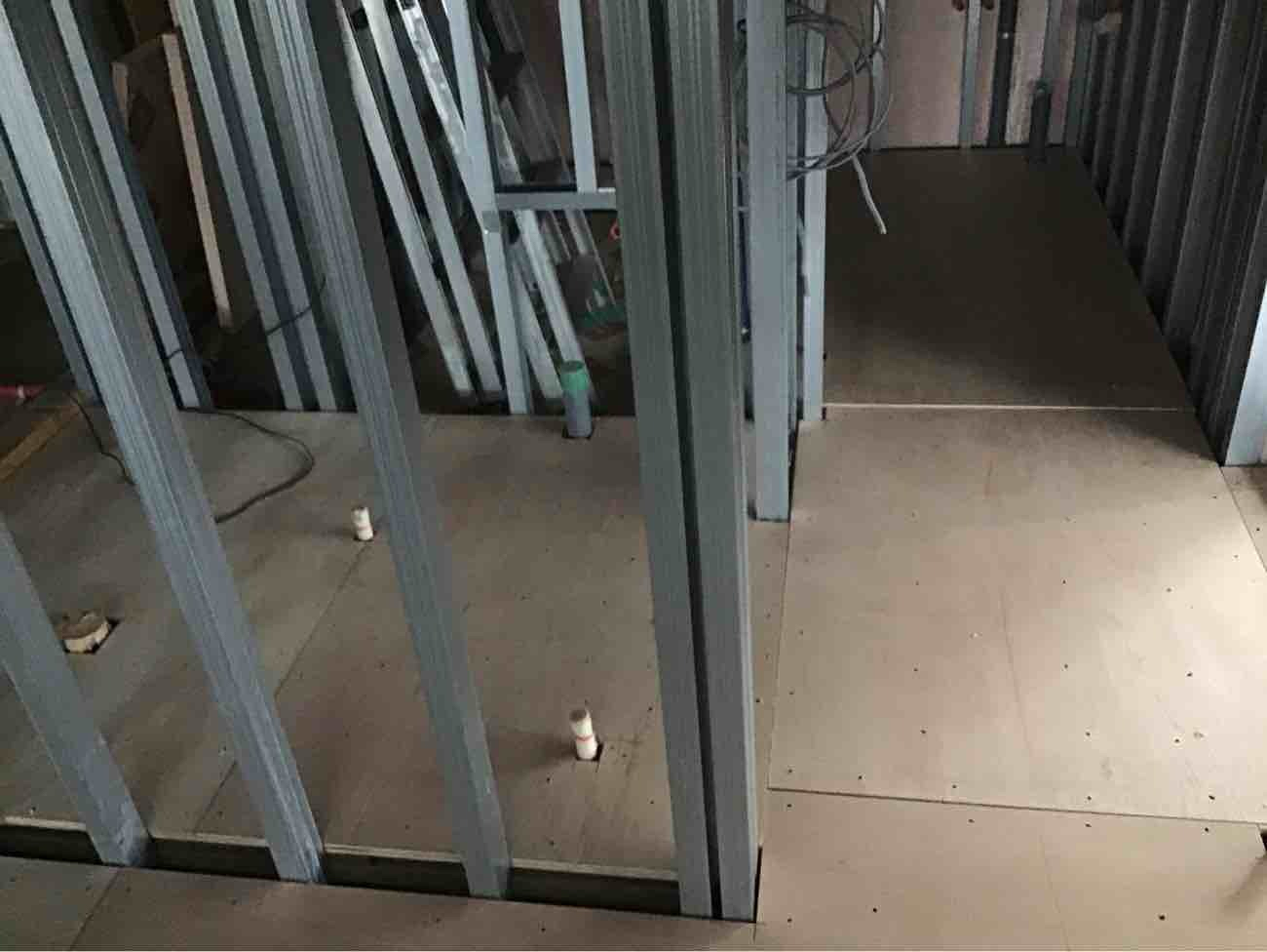 店舗　置床工事　乾式二重床（川崎市麻生区）