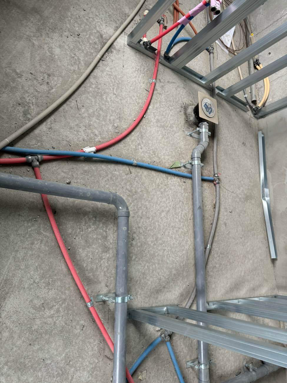 マンション新築　置床工事　フリーフロアCP（東京都板橋区）