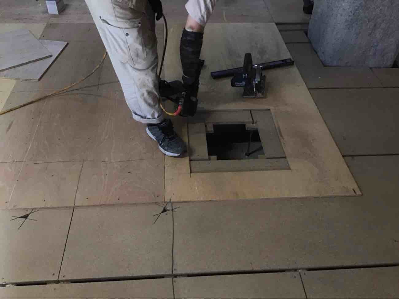 クリニック　置床工事　乾式二重床（埼玉県越谷市）