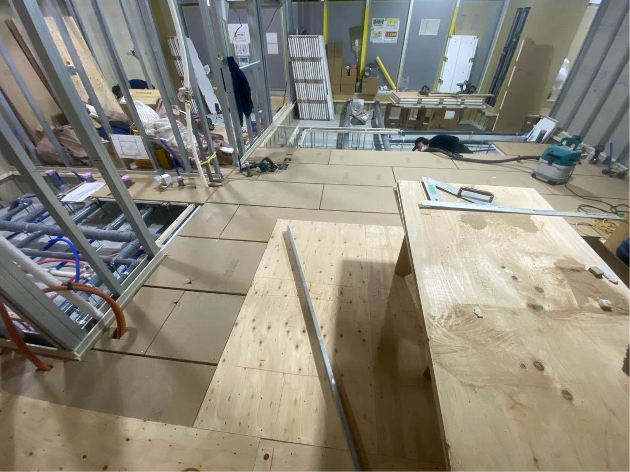 店舗　置床工事　乾式二重床（大阪府大阪市）