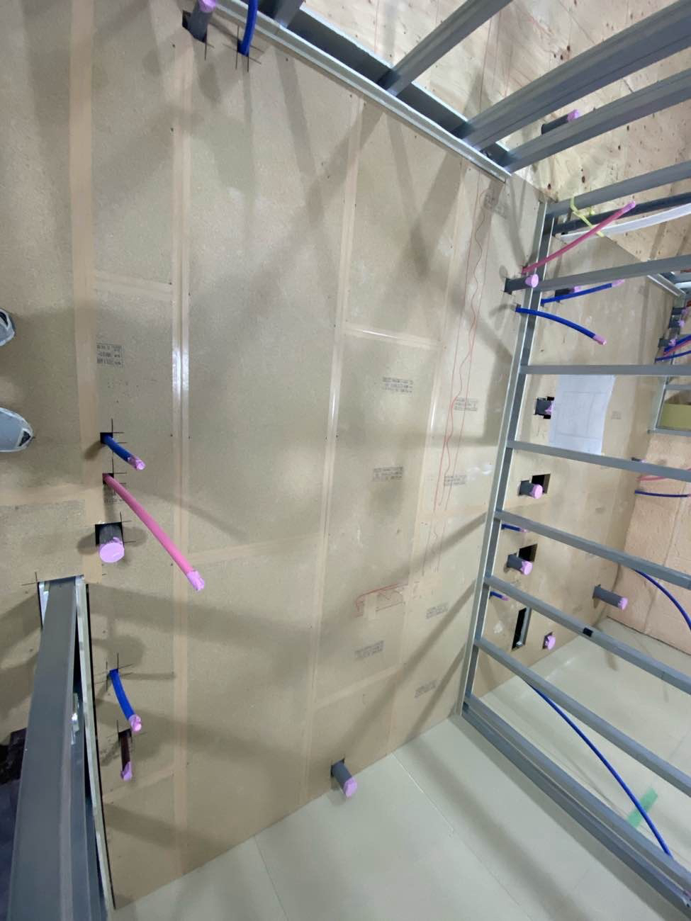 店舗　置床工事　乾式二重床（大阪府大阪市）