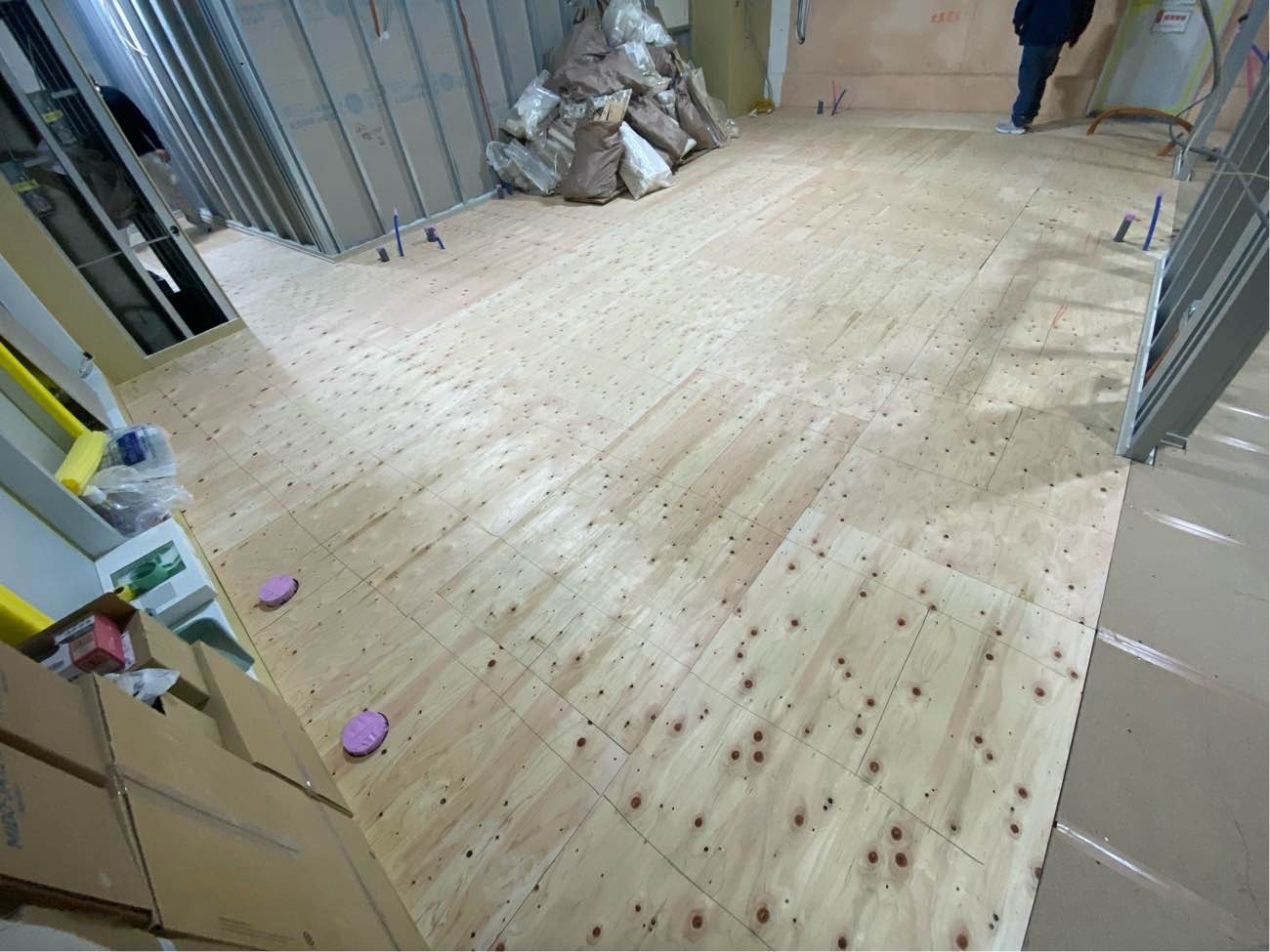 店舗　置床工事　乾式二重床（大阪府大阪市）