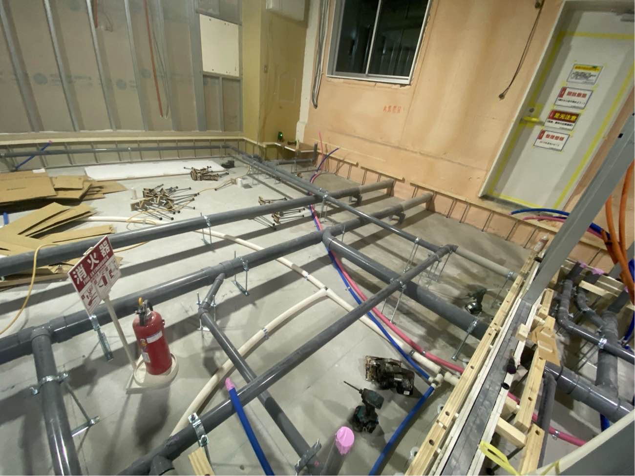 店舗　置床工事　乾式二重床（大阪府大阪市）