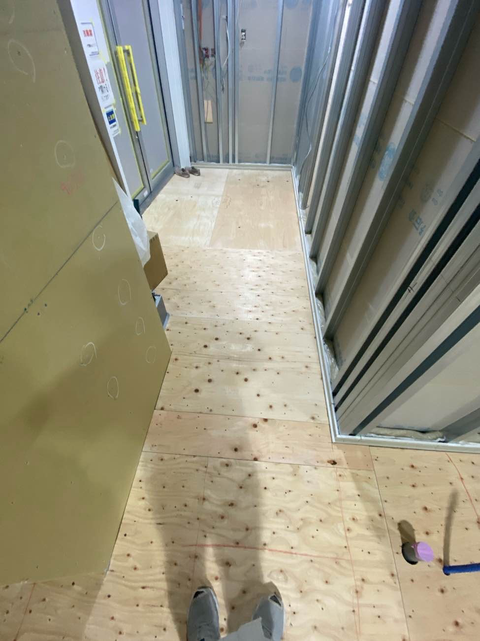 店舗　置床工事　乾式二重床（大阪府大阪市）