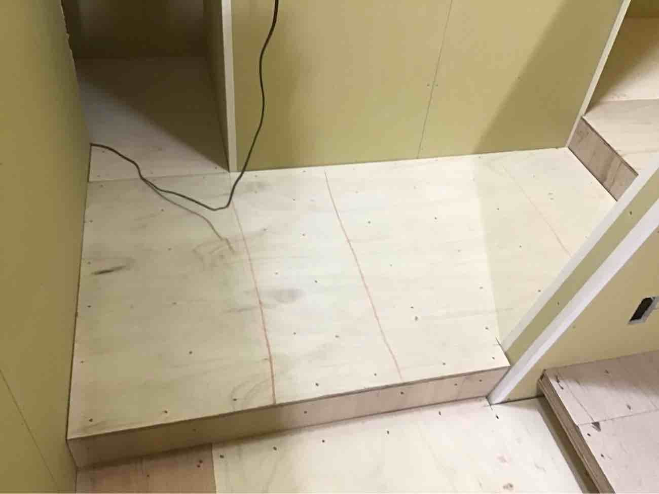 シュミレーションゴルフ店舗　細工置床工事　乾式二重床（東京都江戸川区）