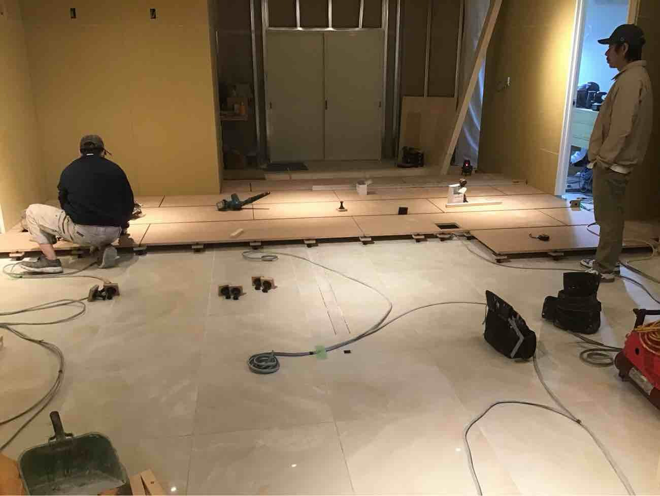 店舗　置床工事　乾式二重床（東京都新宿区）