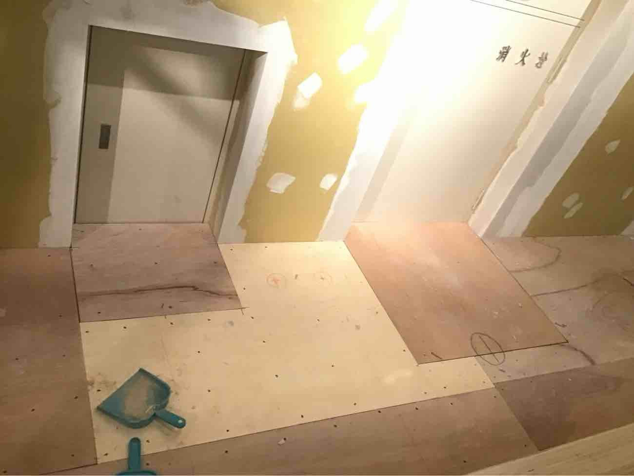 店舗　置床工事　乾式二重床（東京都新宿区）