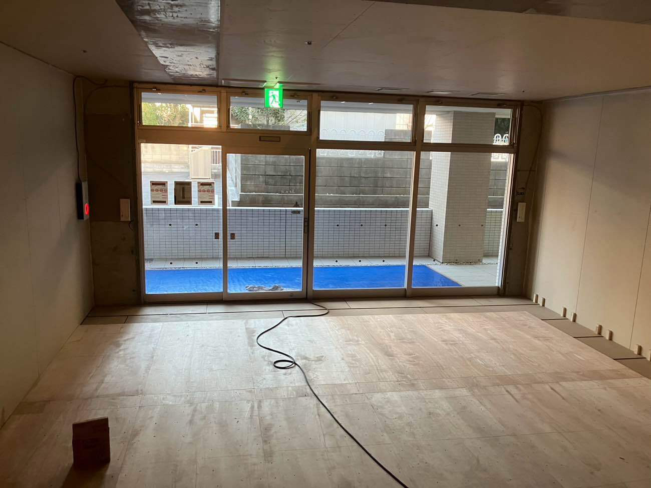 店舗　置床工事　乾式二重床（横浜市神奈川区）