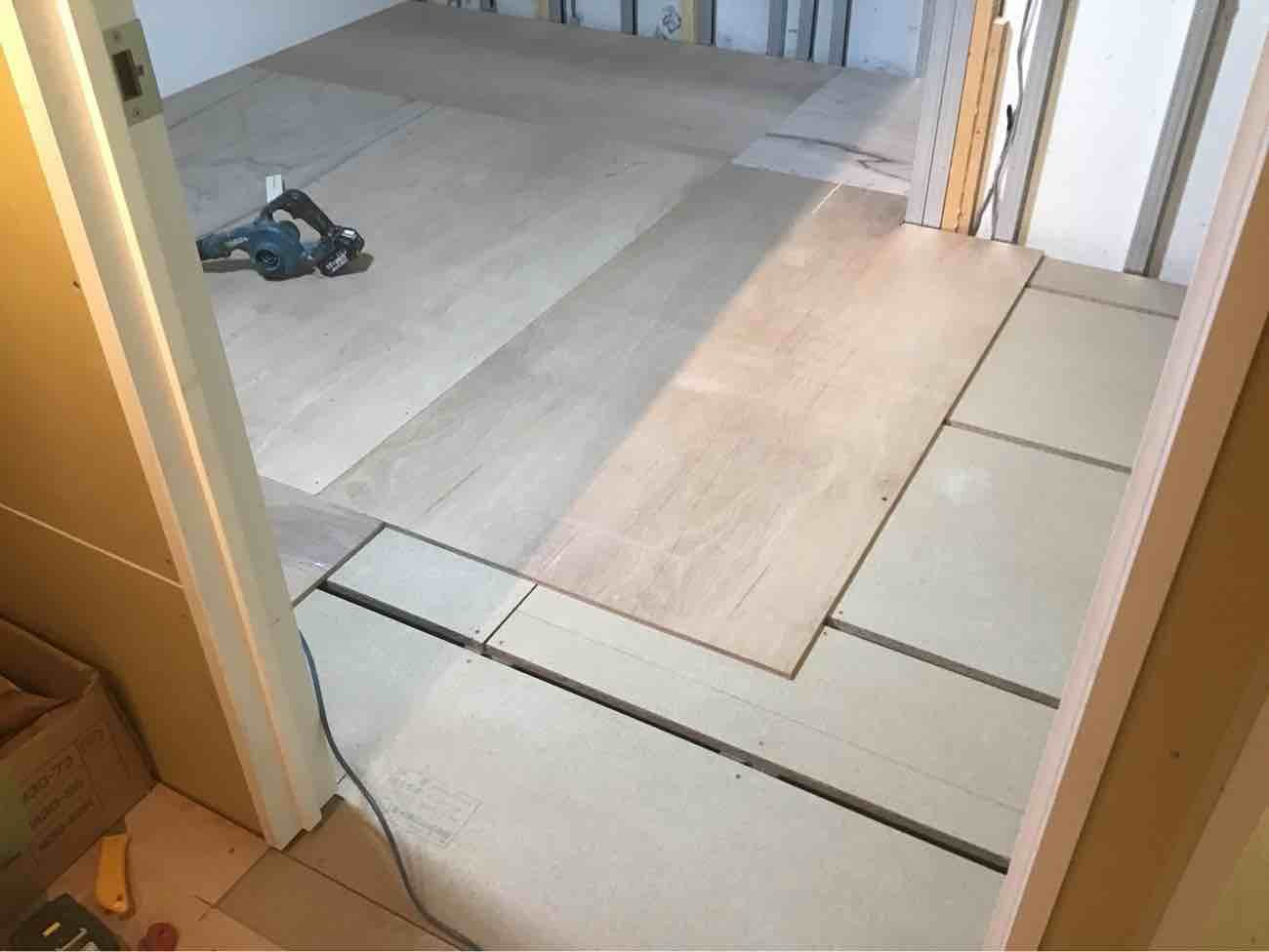 店舗　置床工事　乾式二重床（東京都新宿区）