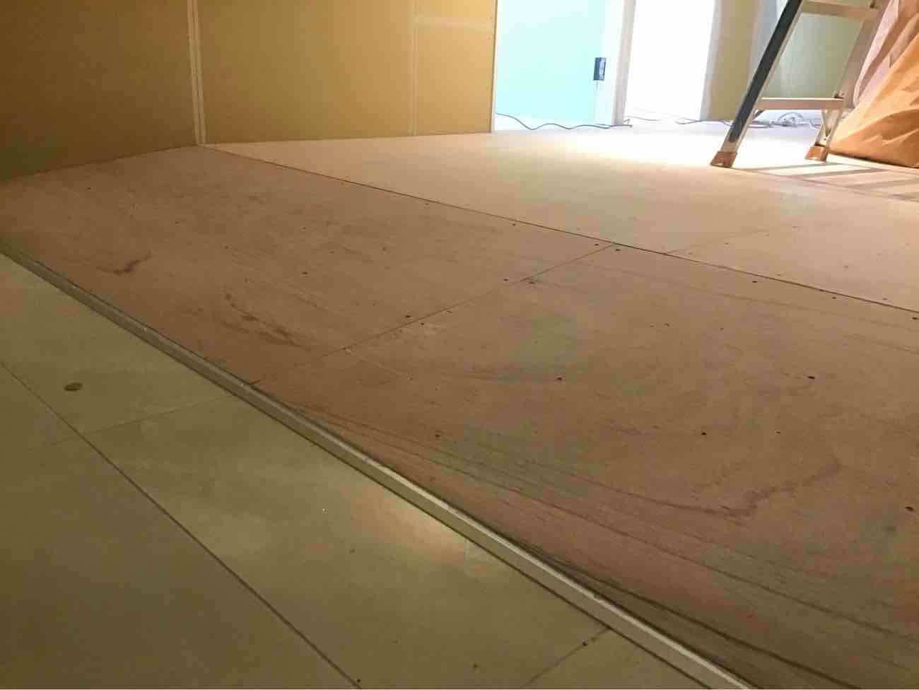 店舗　置床工事　乾式二重床（東京都新宿区）