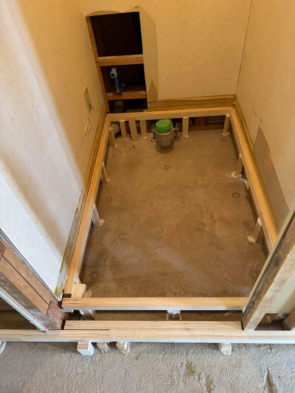 マンション　1日置床工事　乾式二重床（相模原市南区）