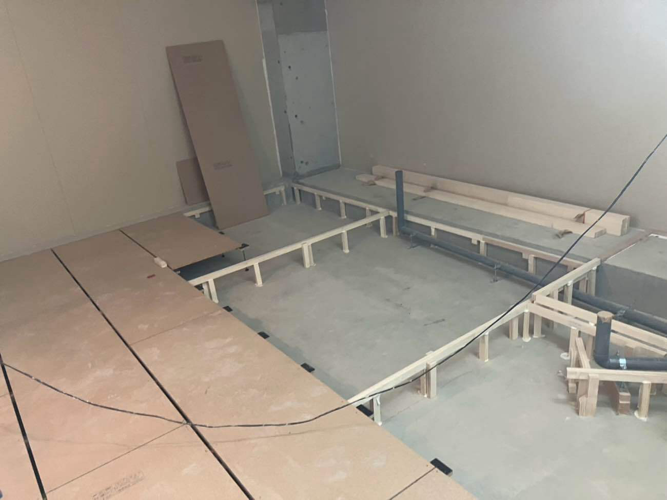 店舗　置床工事　乾式二重床（横浜市神奈川区）