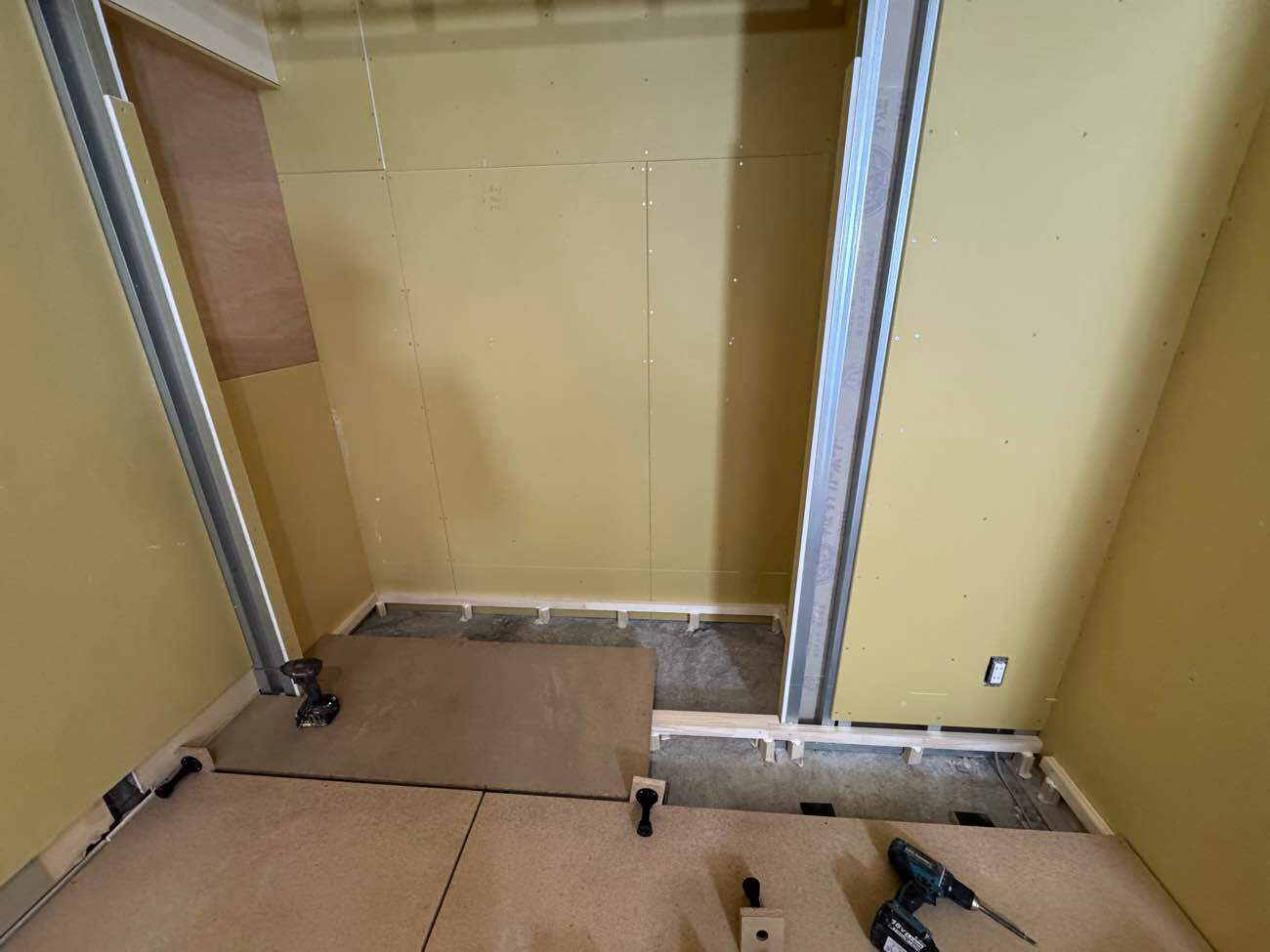 店舗　置床工事　乾式二重床（東京都品川区）