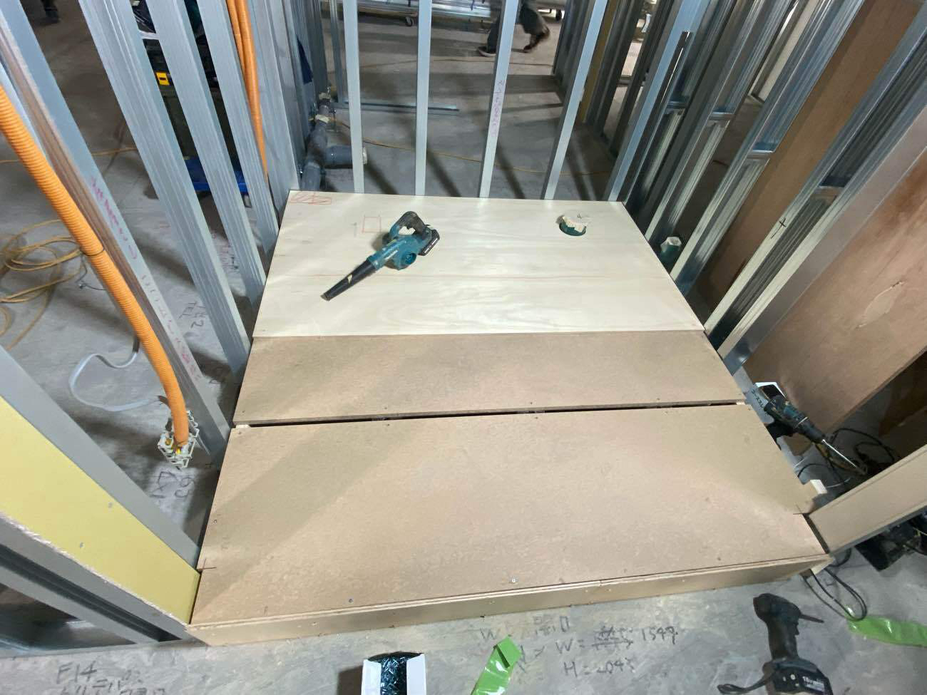 クリニック新装　置床工事　フクビ支持脚（千葉県柏市）