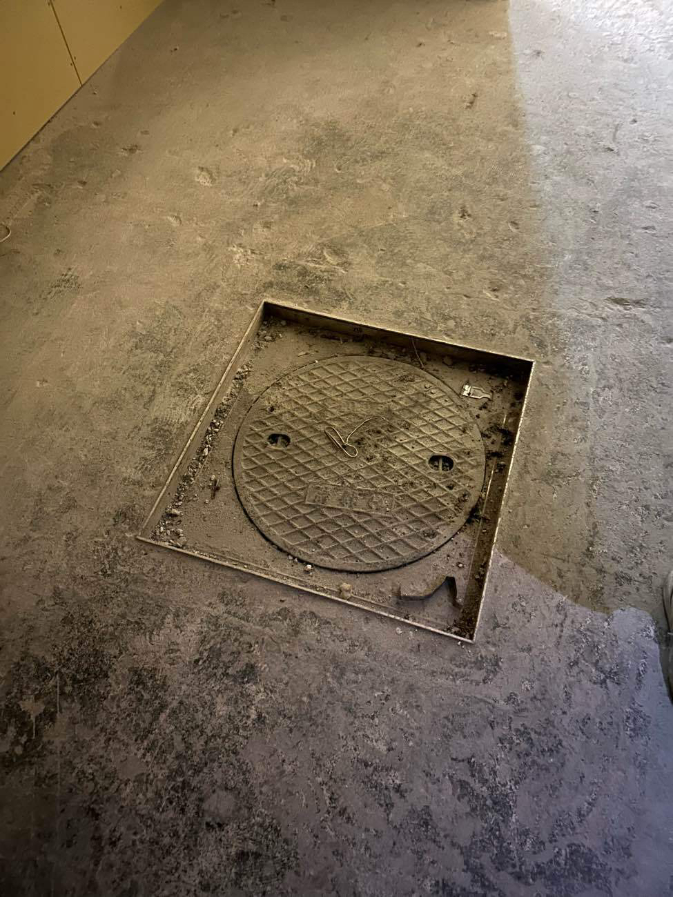 サウナ店舗　置床工事　乾式二重床（千葉市中央区）