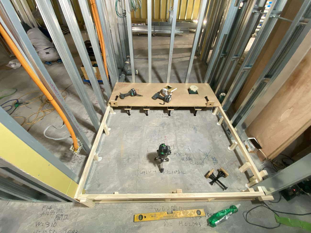 クリニック新装　置床工事　フクビ支持脚（千葉県柏市）