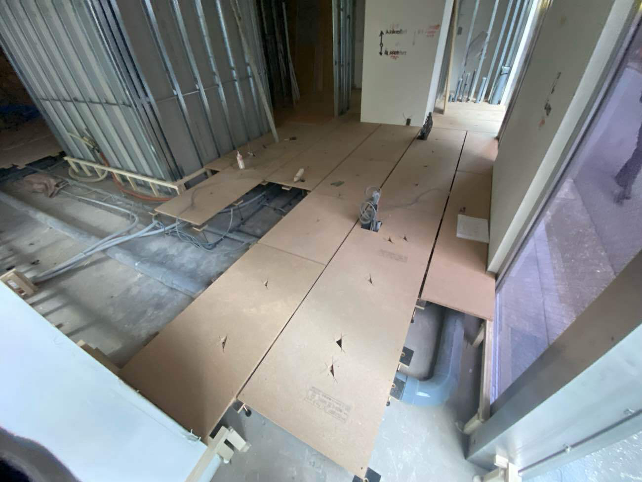 クリニック 天井・壁・置床工事 一括請負工事（東京都港区）