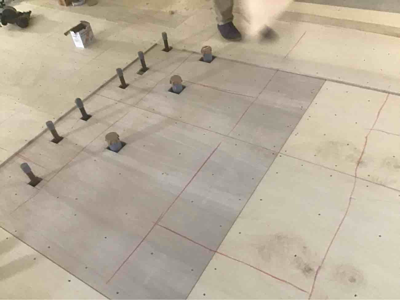 店舗置床　夜間工事　乾式二重床（埼玉県吉川市）