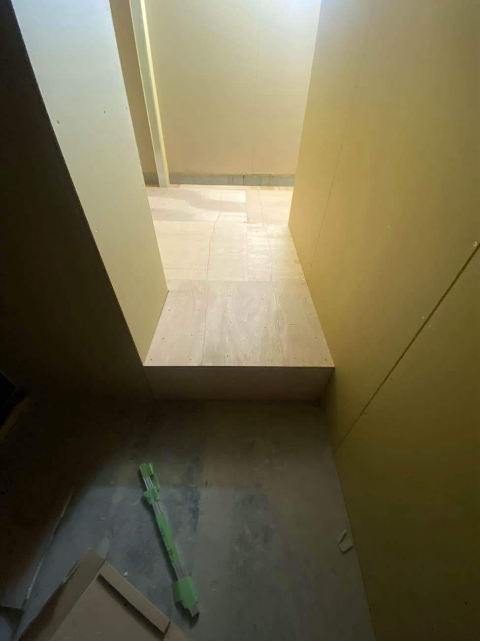 サウナ店舗　置床工事　乾式二重床（千葉市中央区）