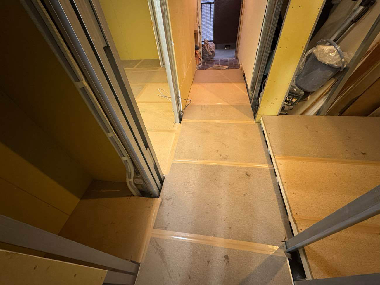 店舗　置床工事　乾式二重床（東京都品川区）