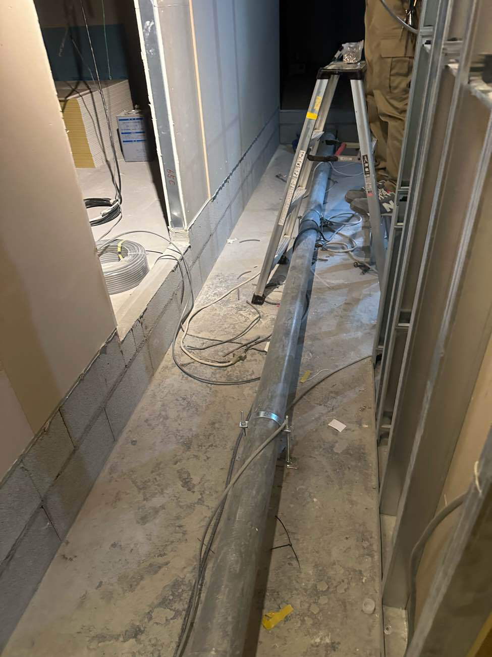 サウナ店舗　置床工事　乾式二重床（千葉市中央区）