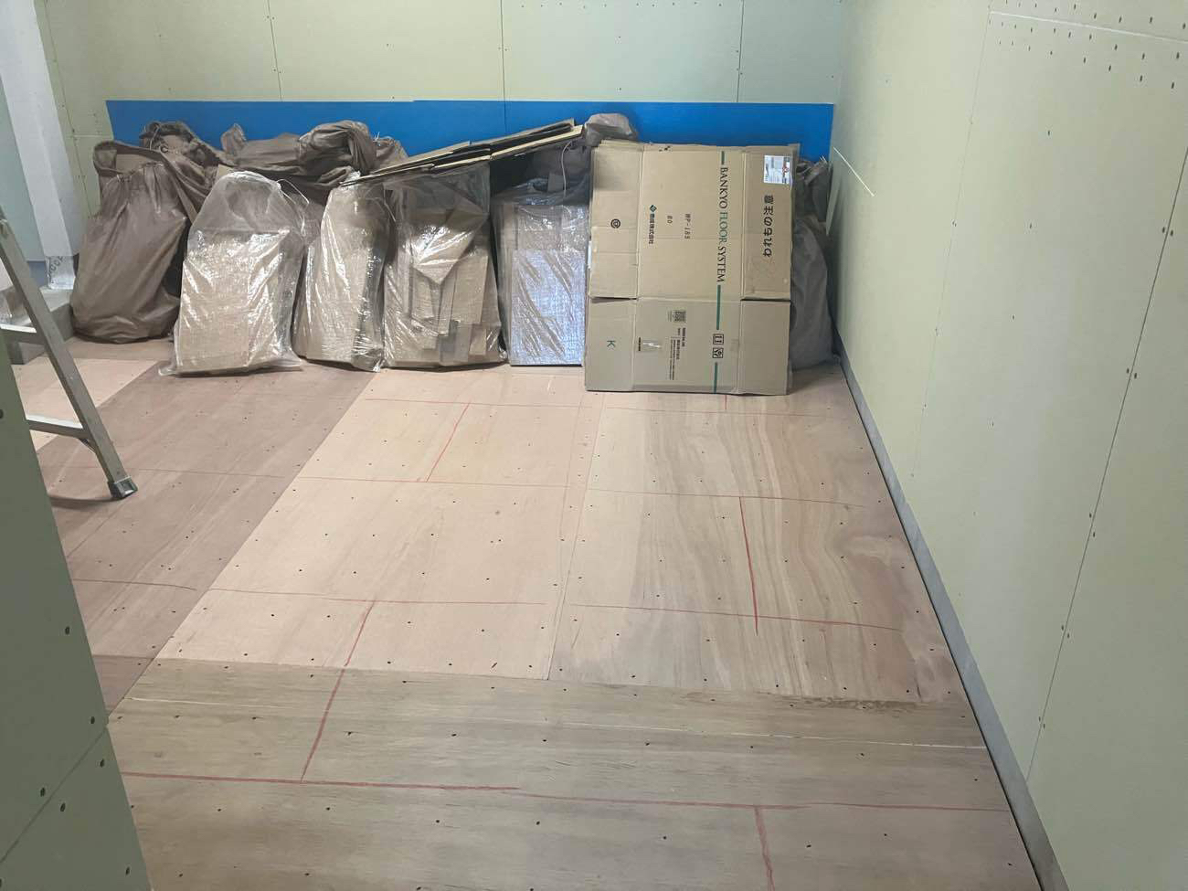 クリニック新装　置床工事　乾式二重床（埼玉県さいたま市）