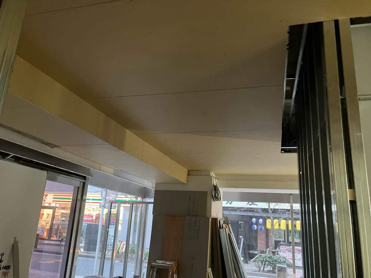 クリニック 天井・壁・置床工事 一括請負工事（東京都港区）