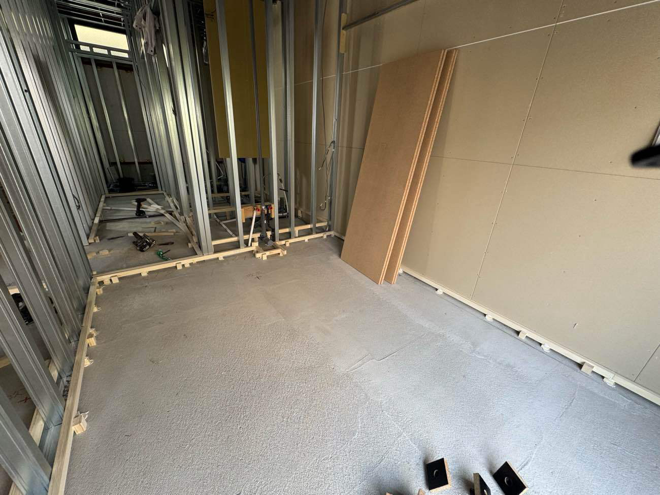 店舗　置床工事　乾式二重床（京都府京都市）