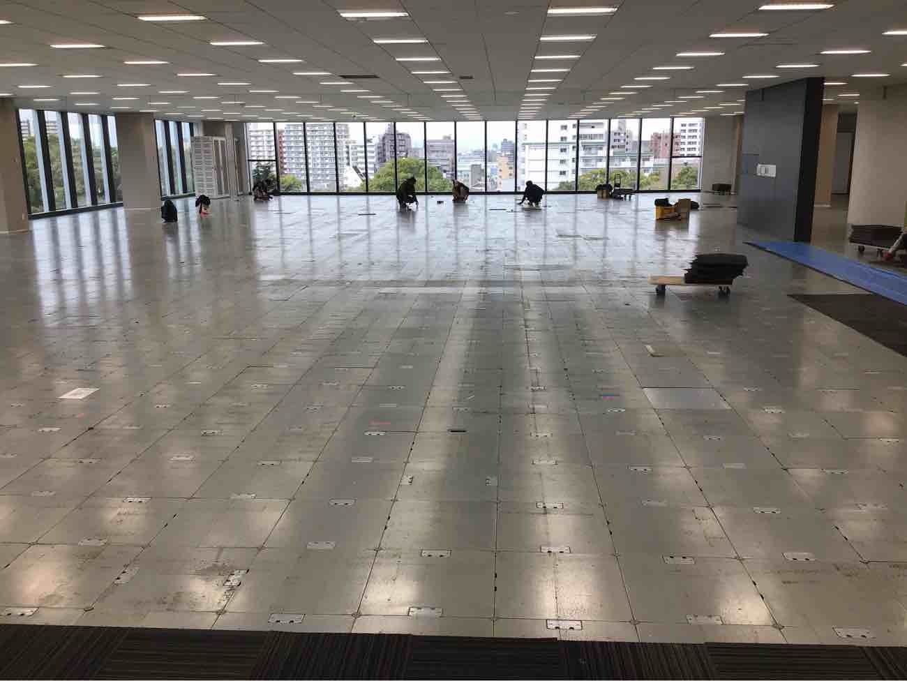 オフィス　OA復旧工事　支持脚レベル調整（東京都大田区）