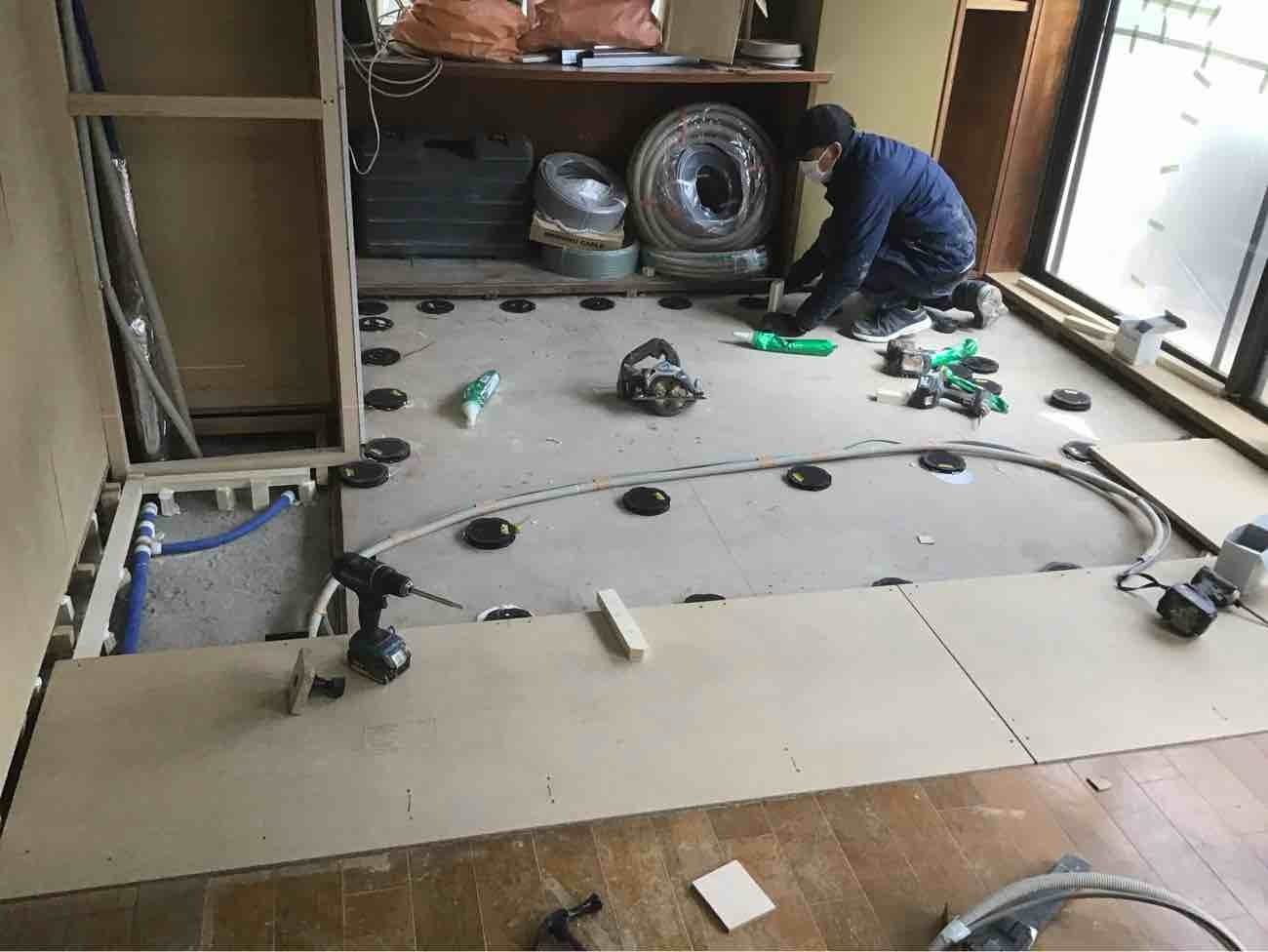 ビル　置床工事　乾式二重床（東京都新宿区）