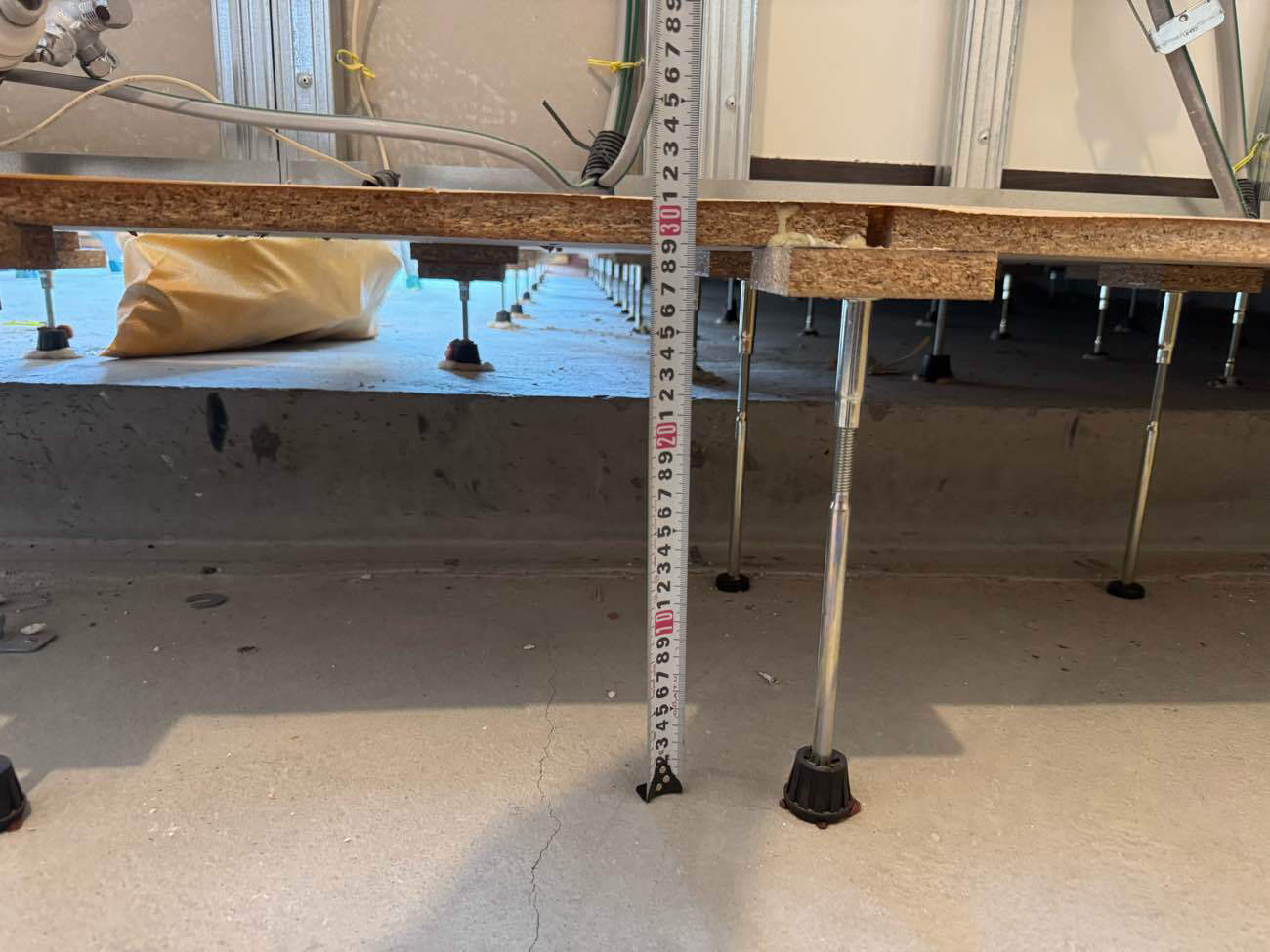 マンション改修　置床工事　乾式二重床　グラスウール（東京都中央区）