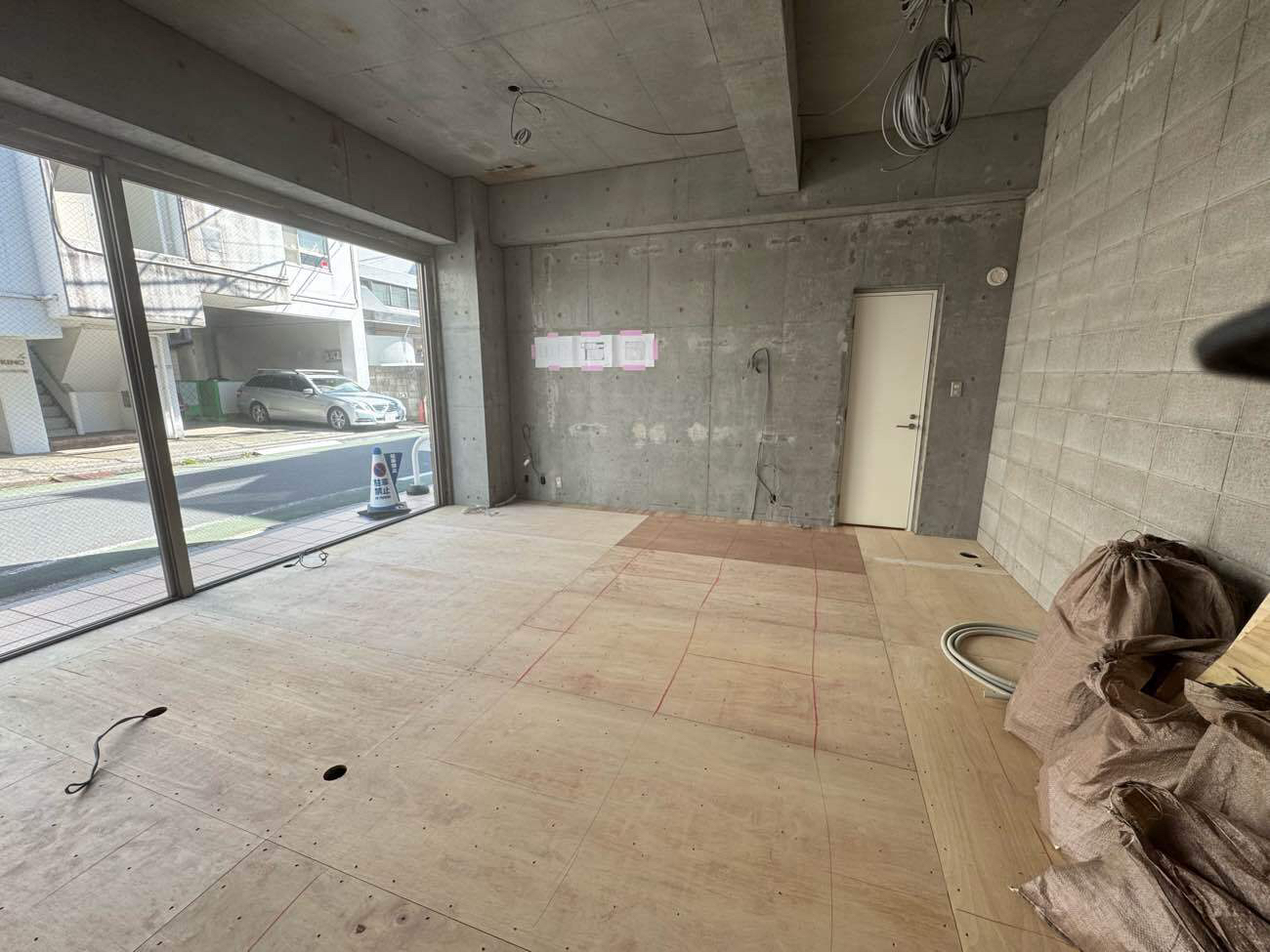 店舗　置床工事　乾式二重床（東京都渋谷区）