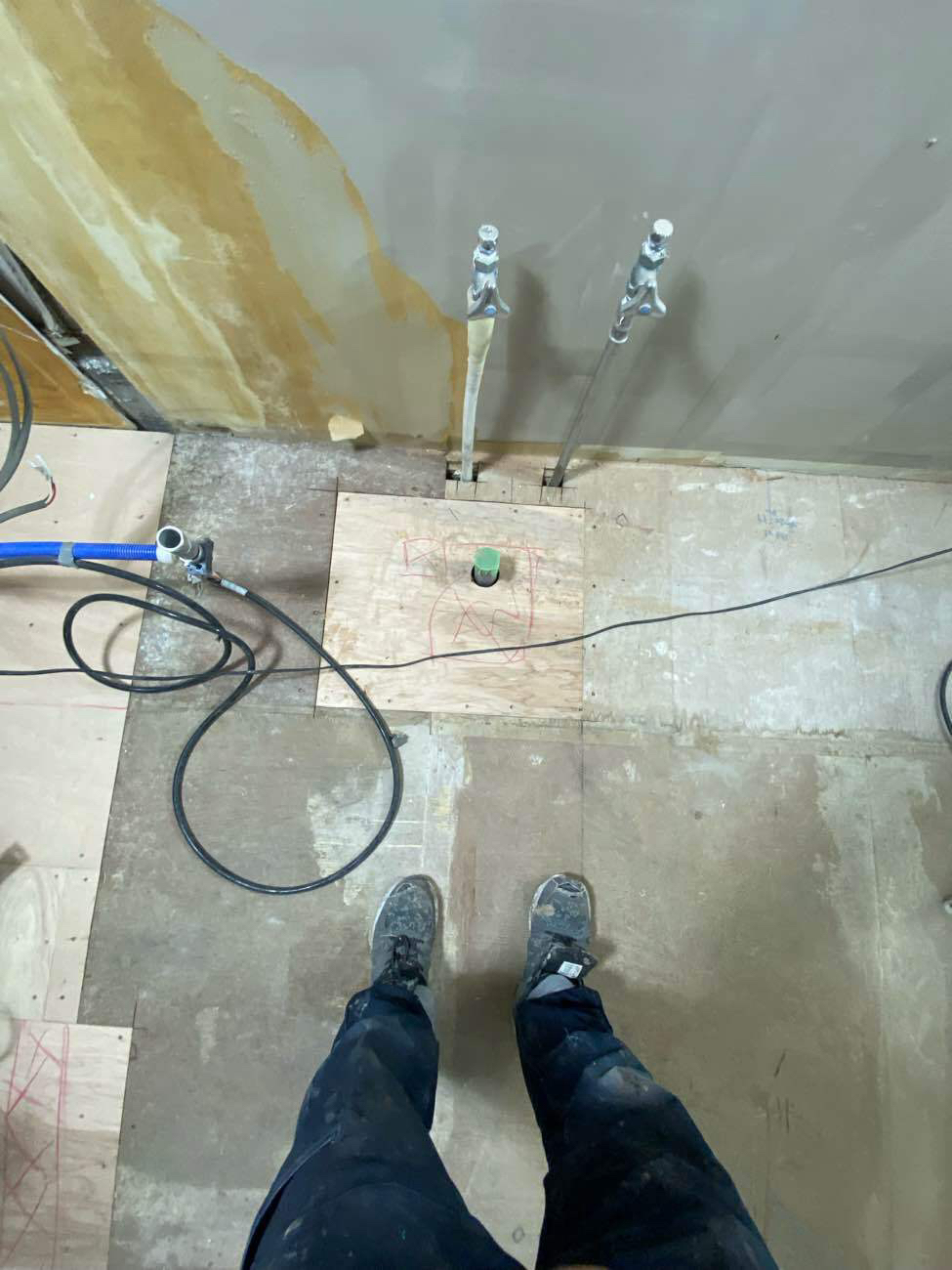 店舗　置床工事　パーチクルボード（東京都新宿区）