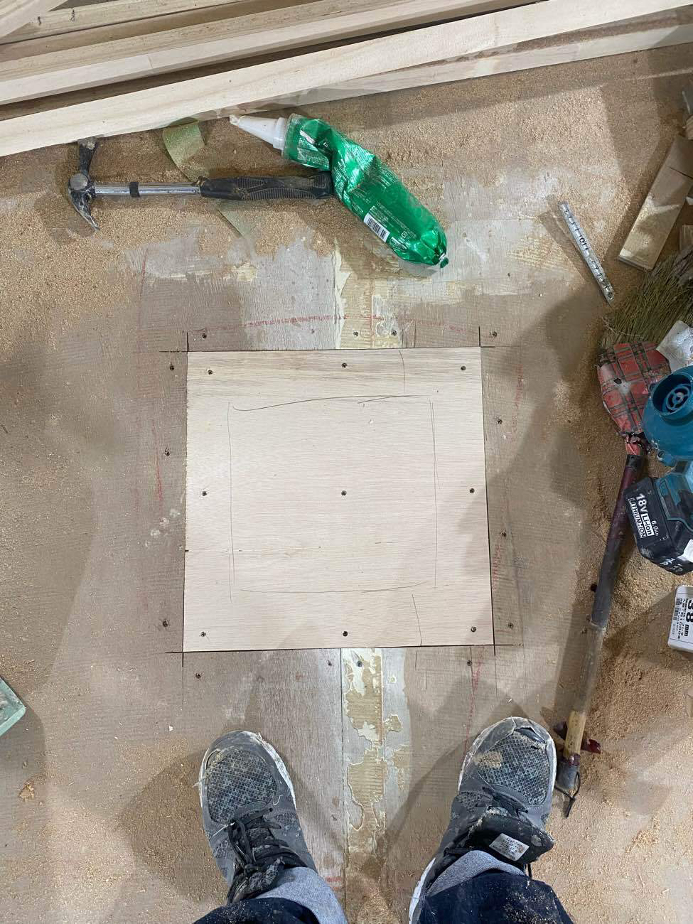 店舗　置床工事　パーチクルボード（東京都新宿区）