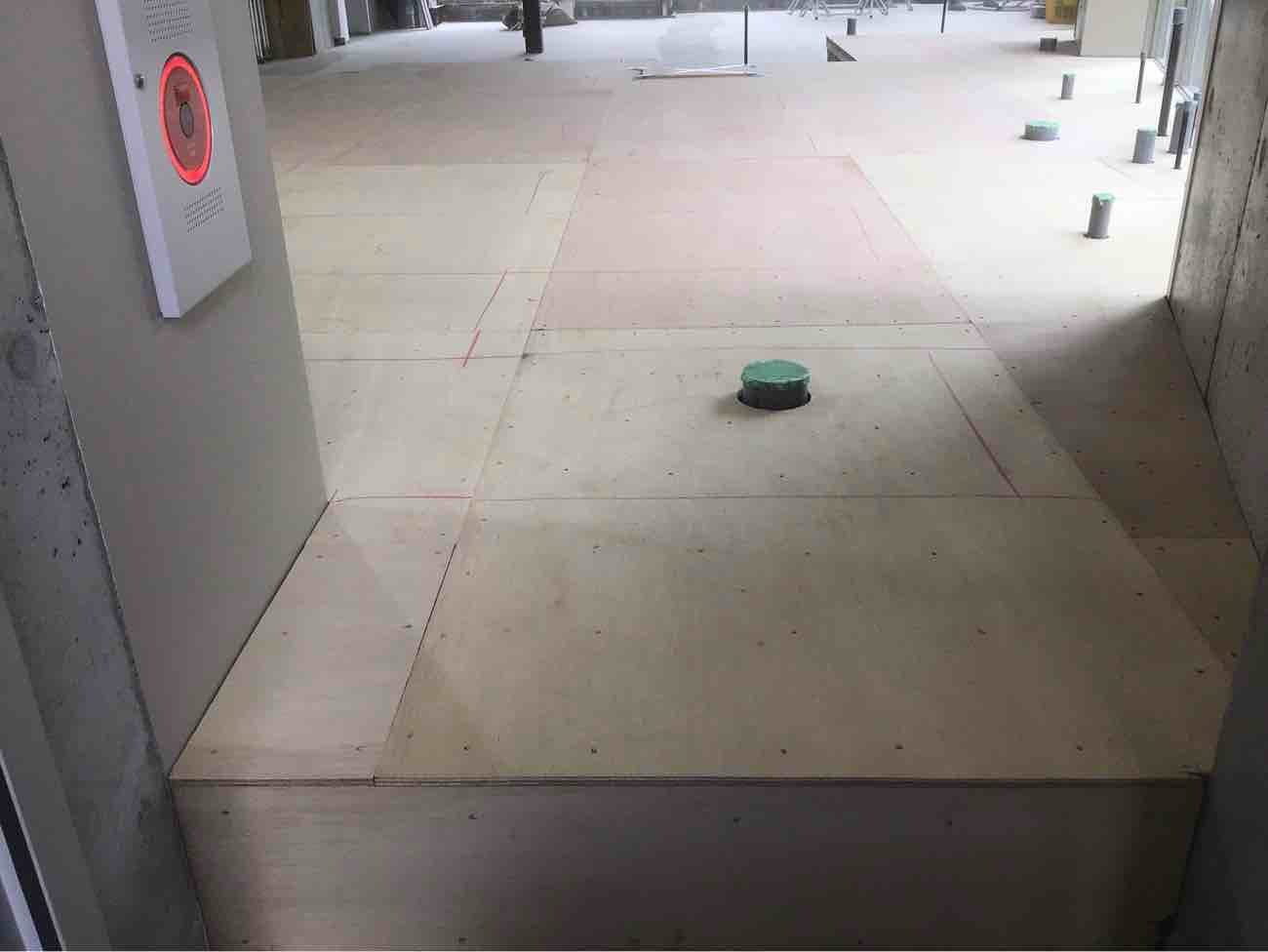 クリニック　置床工事　乾式二重床（東京都新宿区）