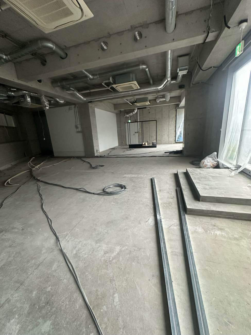 オフィス　置床工事　乾式二重床（東京都港区）