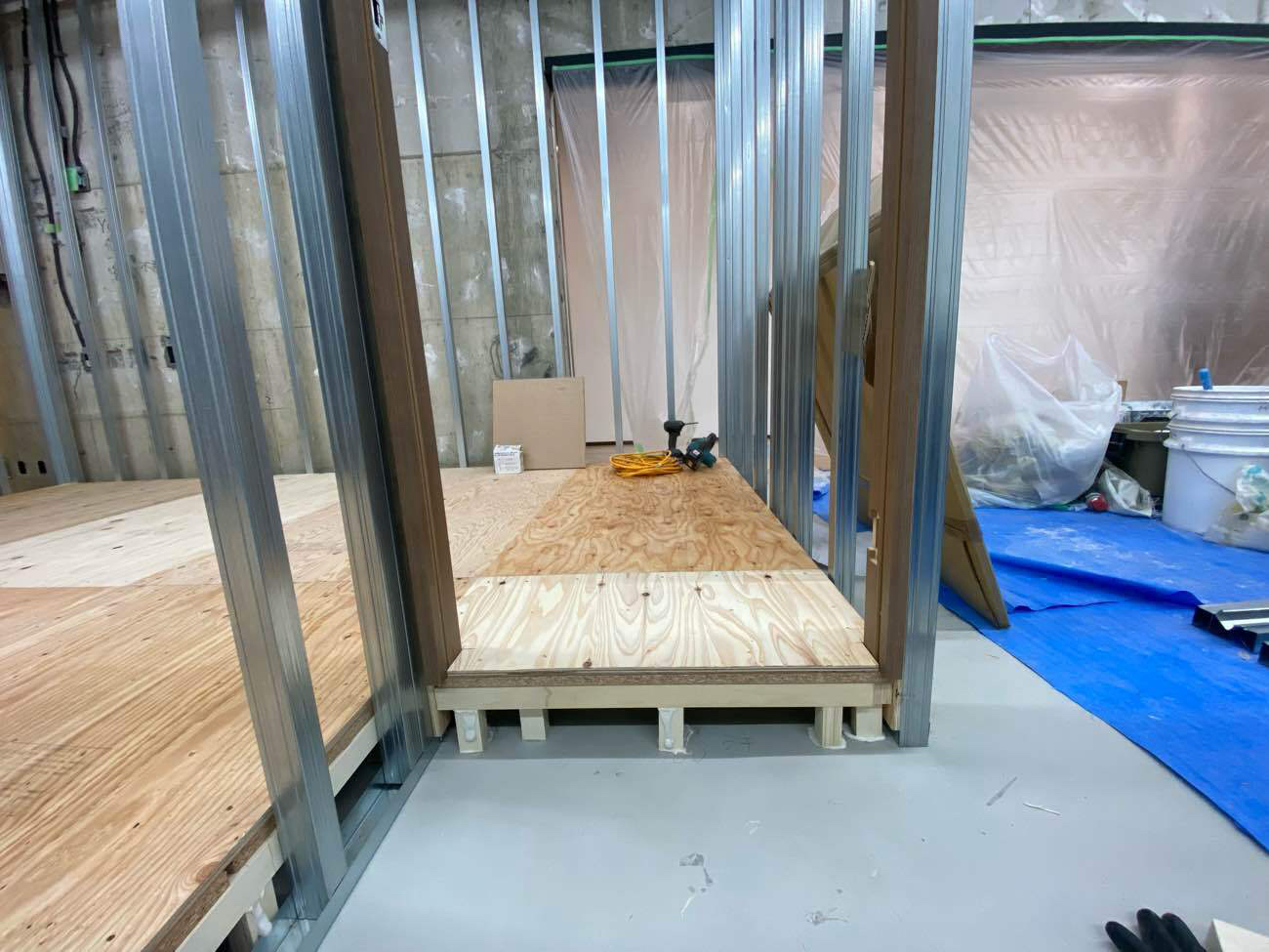 店舗　置床工事　乾式二重床（東京都板橋区）