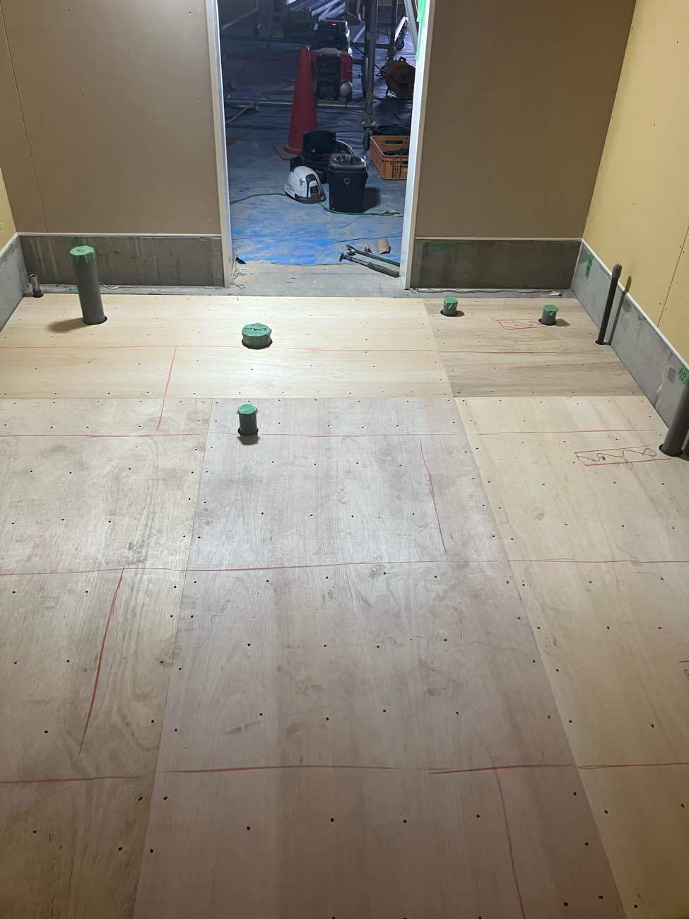 オフィス　置床工事　乾式二重床（神奈川県平塚市）