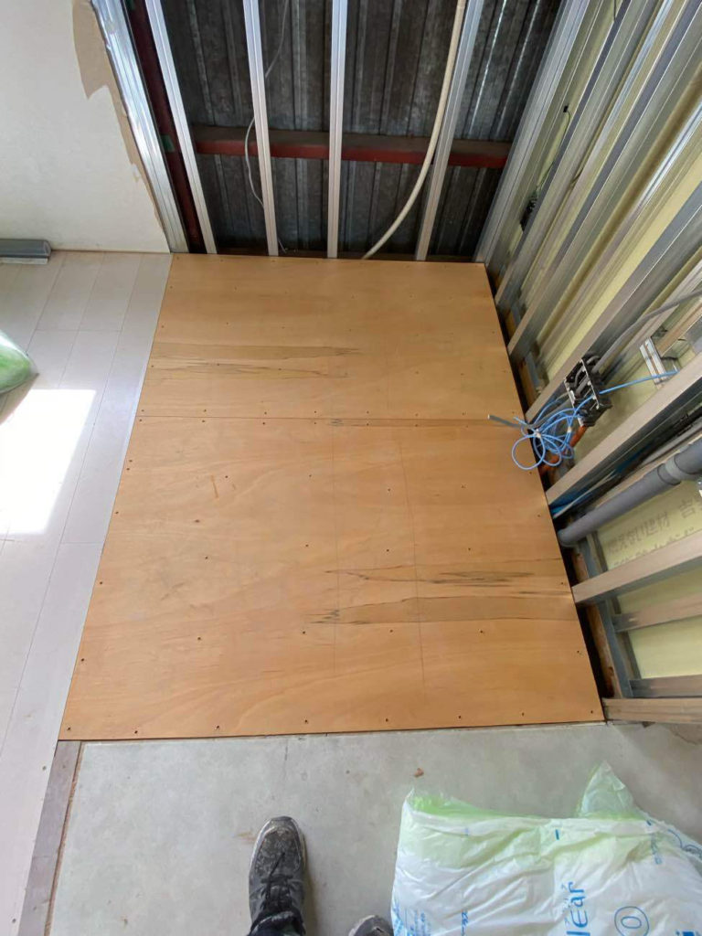 オフィス改修　置床工事　乾式二重床（横浜市戸塚区）