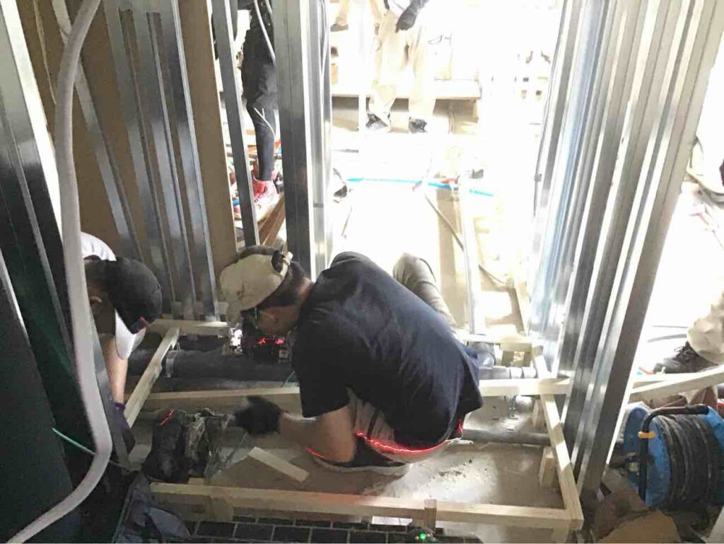 店舗　置床工事　乾式二重床（東京都千代田区）