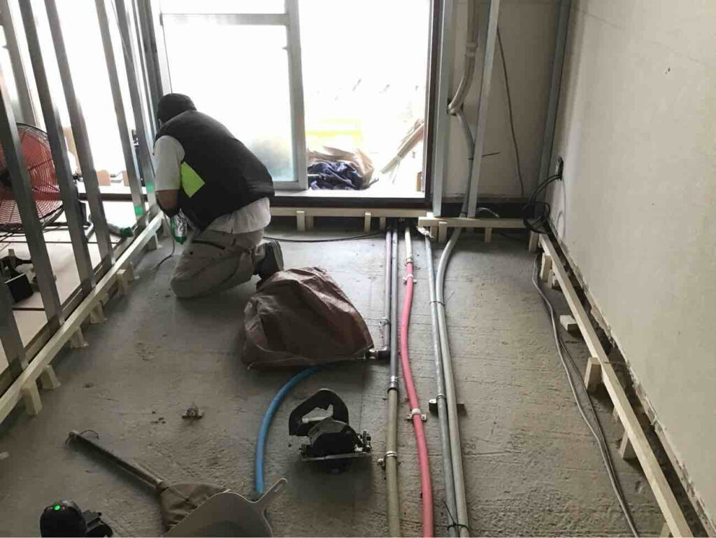 店舗　置床工事　乾式二重床（東京都千代田区）